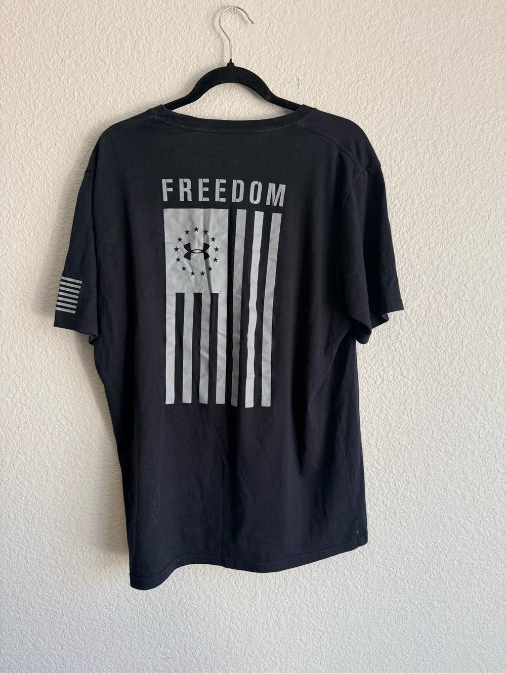 Under Armour Men’s Freedom Graphic T-Shirt — Black XL